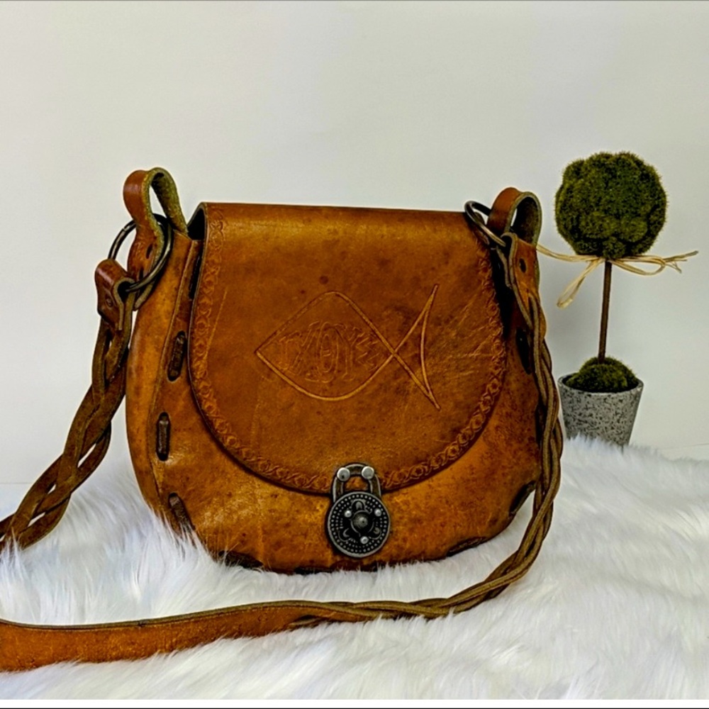 Ichthus Vintage hard leather saddle style bag 🌵❤️